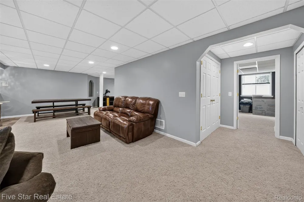 1750 Cheshire Lane Commerce Charter Township, MI 48382