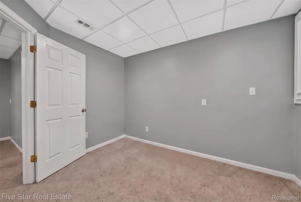 1750 Cheshire Lane Commerce Charter Township, MI 48382