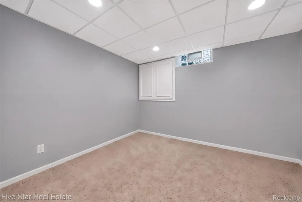 1750 Cheshire Lane Commerce Charter Township, MI 48382