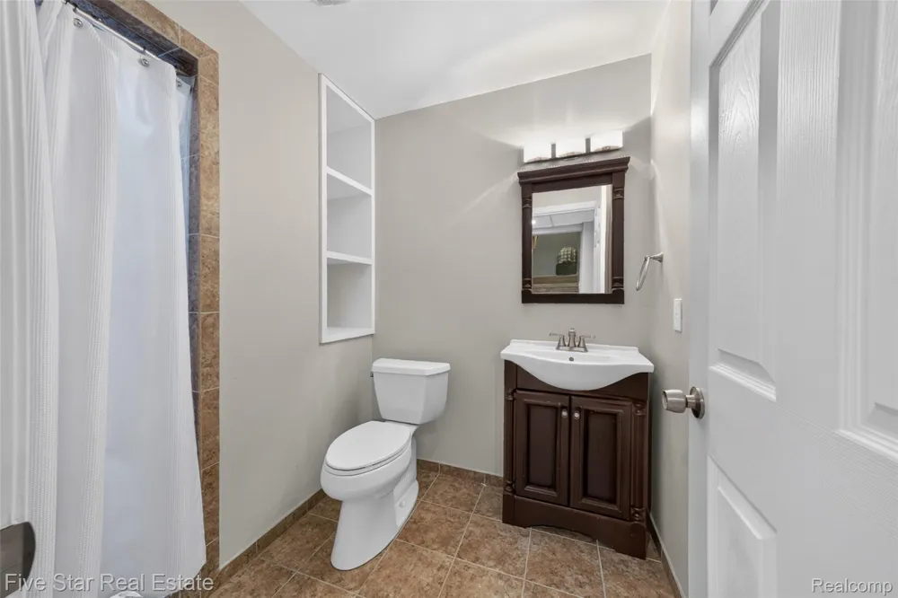 1750 Cheshire Lane Commerce Charter Township, MI 48382