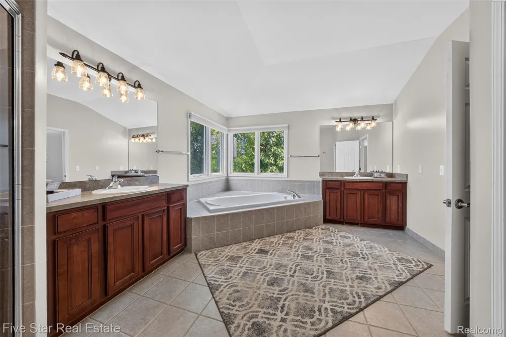 1750 Cheshire Lane Commerce Charter Township, MI 48382
