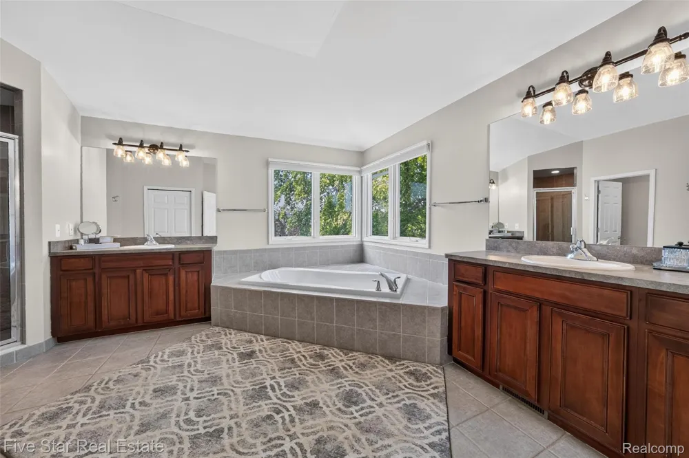 1750 Cheshire Lane Commerce Charter Township, MI 48382