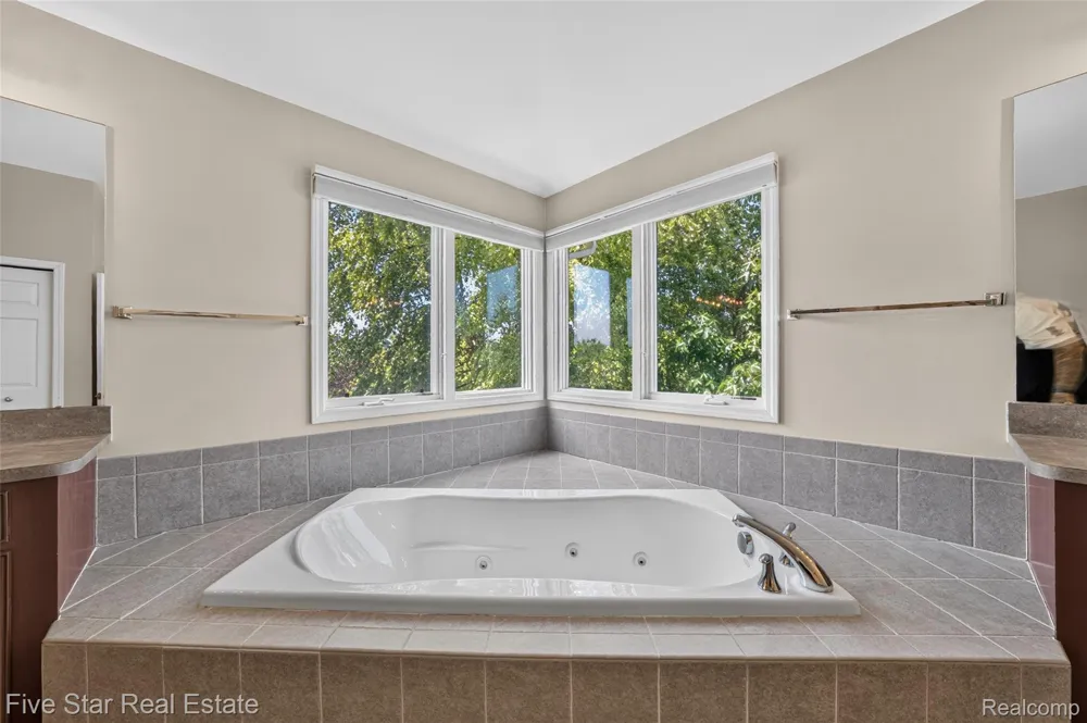 1750 Cheshire Lane Commerce Charter Township, MI 48382