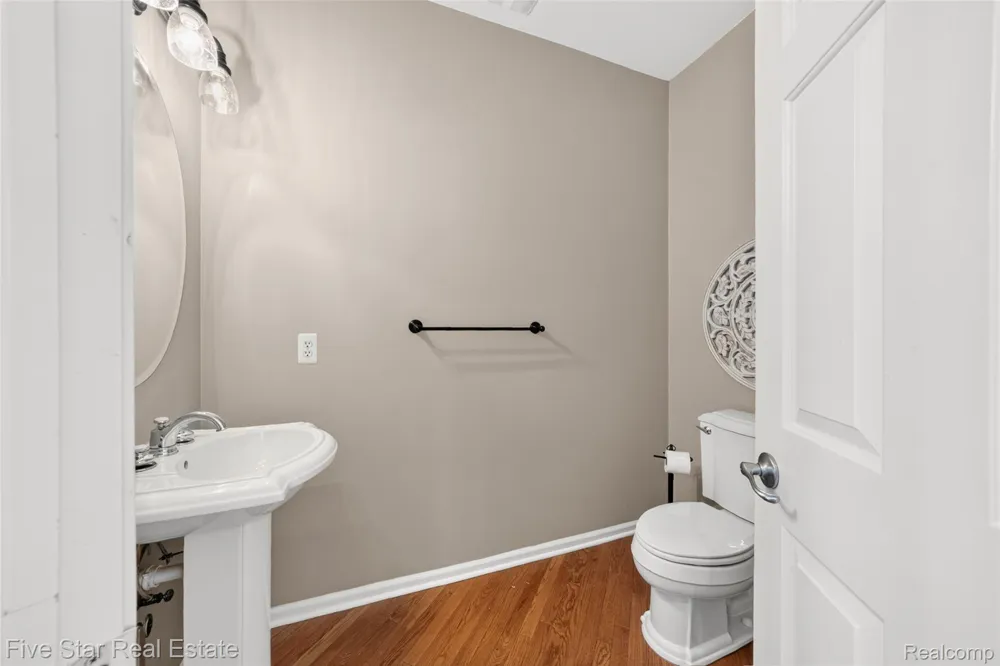 1750 Cheshire Lane Commerce Charter Township, MI 48382