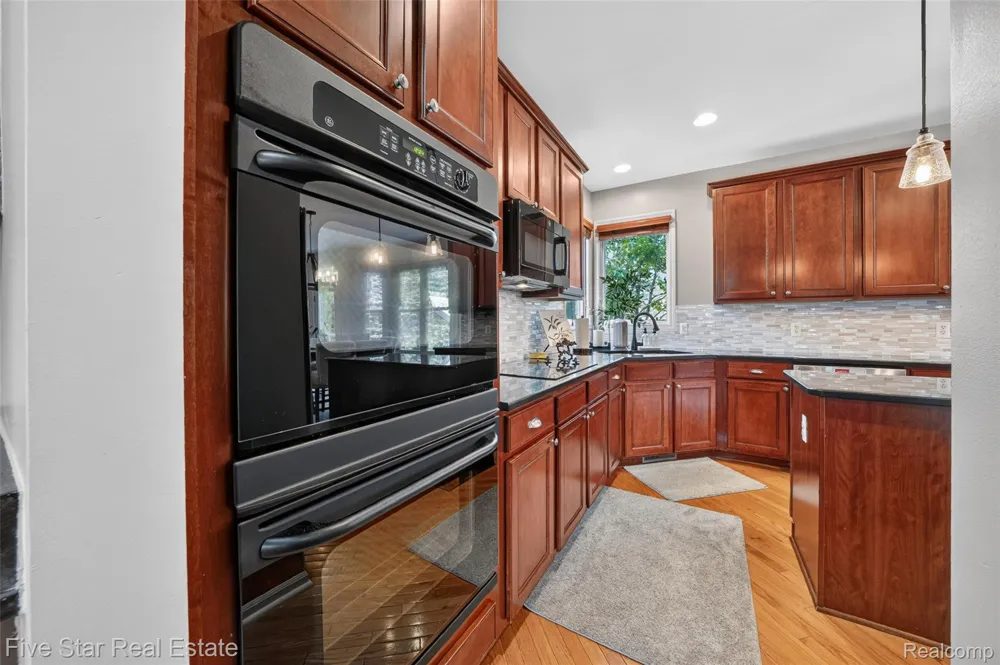 1750 Cheshire Lane Commerce Charter Township, MI 48382