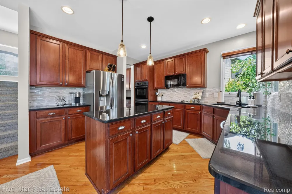 1750 Cheshire Lane Commerce Charter Township, MI 48382