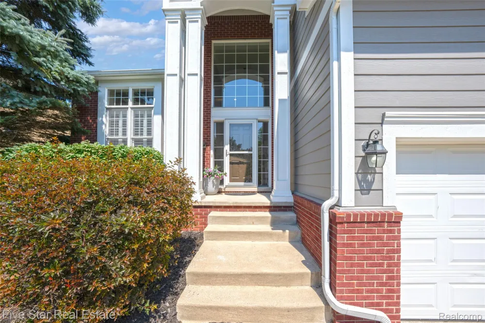 1750 Cheshire Lane Commerce Charter Township, MI 48382