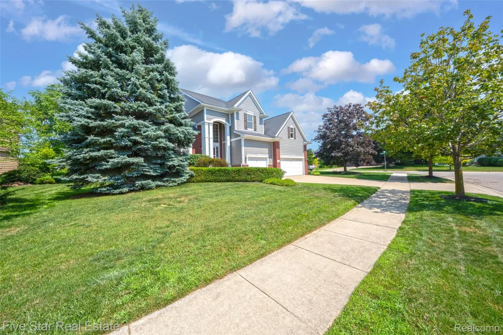 1750 Cheshire Lane Commerce Charter Township, MI 48382