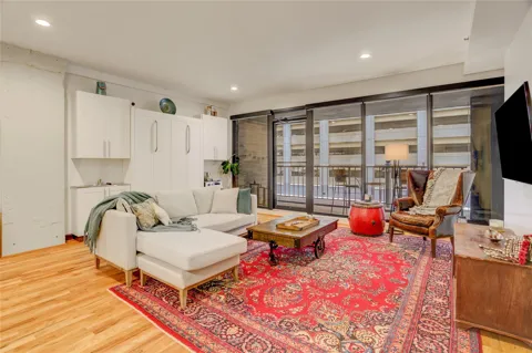 917 Main Street #305