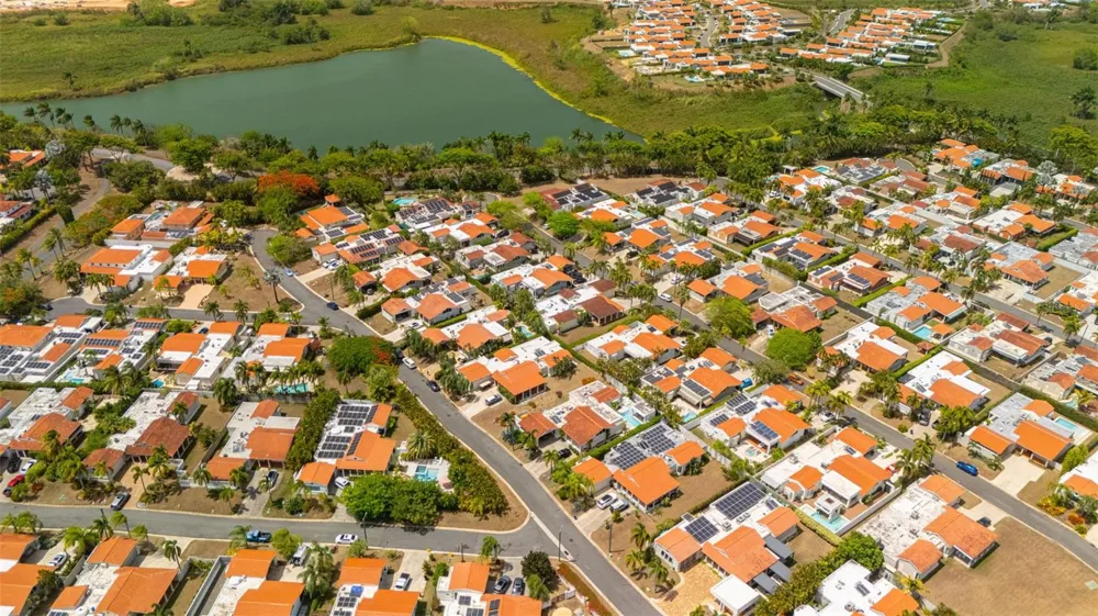 147 CAMINO DE LOS JUNCOS Dorado, PR 00646