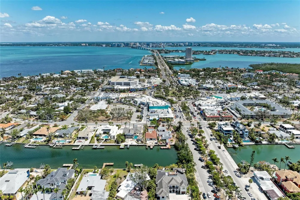 3980 LEMONWOOD DRIVE Sarasota, FL 34232
