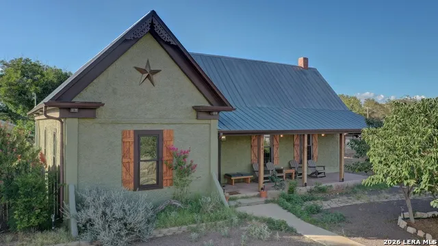 405 W Avenue E Alpine, TX 79830