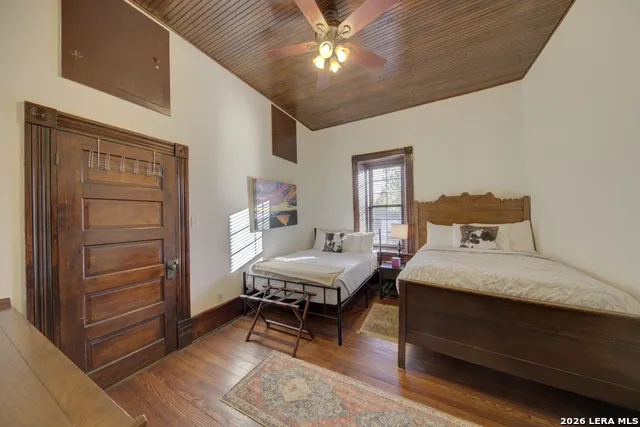 405 W Avenue E Alpine, TX 79830