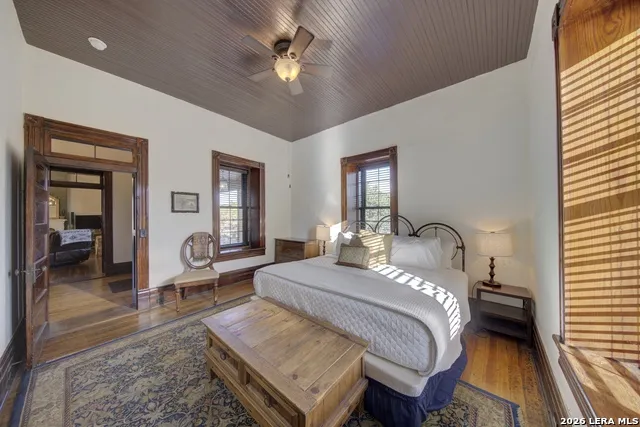 405 W Avenue E Alpine, TX 79830