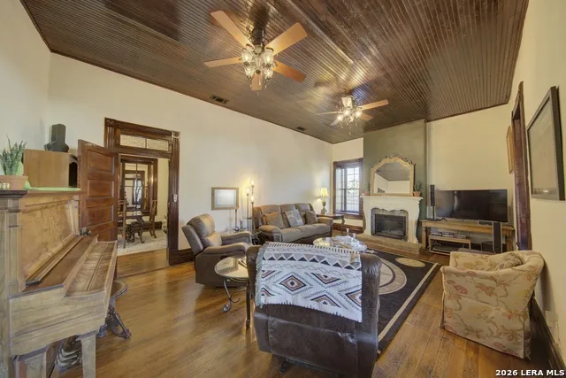 405 W Avenue E Alpine, TX 79830