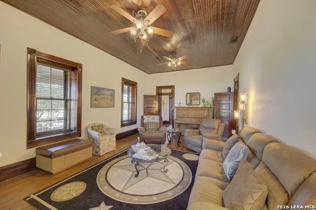 405 W Avenue E Alpine, TX 79830