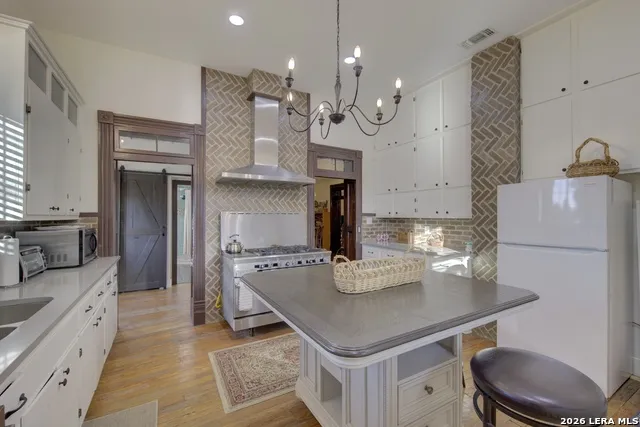 405 W Avenue E Alpine, TX 79830