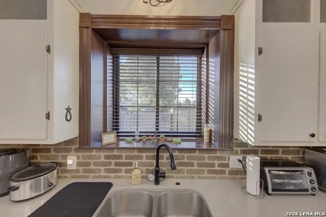405 W Avenue E Alpine, TX 79830