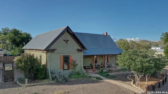 405 W Avenue E Alpine, TX 79830