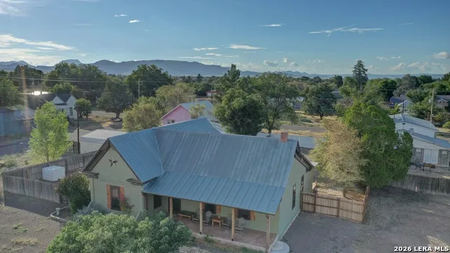 405 W Avenue E Alpine, TX 79830