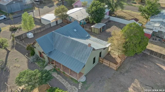 405 W Avenue E Alpine, TX 79830