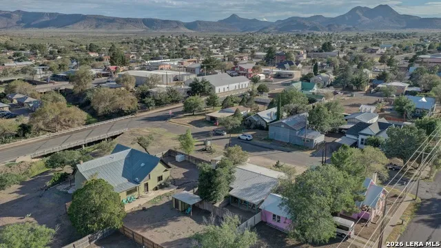 405 W Avenue E Alpine, TX 79830