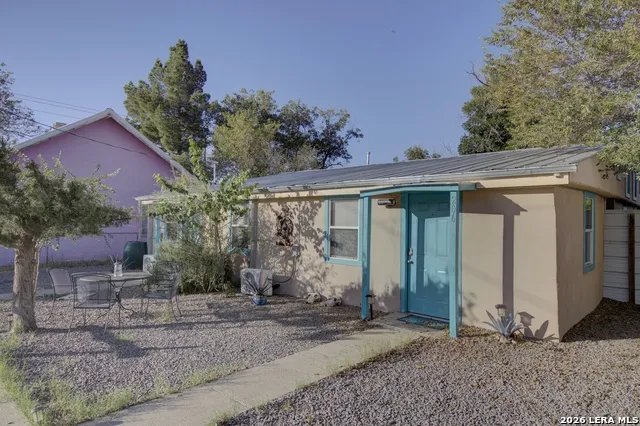 405 W Avenue E Alpine, TX 79830