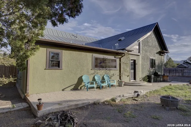 405 W Avenue E Alpine, TX 79830