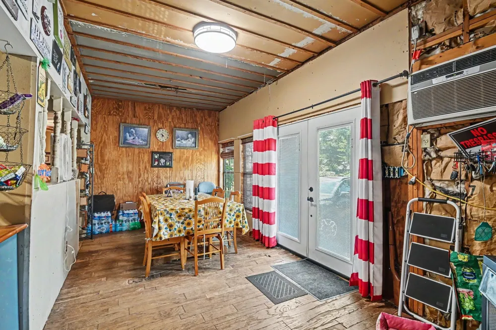 1060 County Road 4360 Decatur, TX 76234