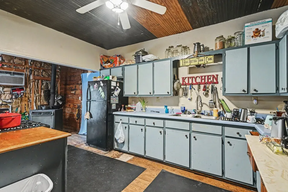 1060 County Road 4360 Decatur, TX 76234
