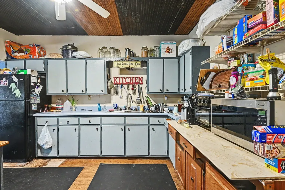 1060 County Road 4360 Decatur, TX 76234