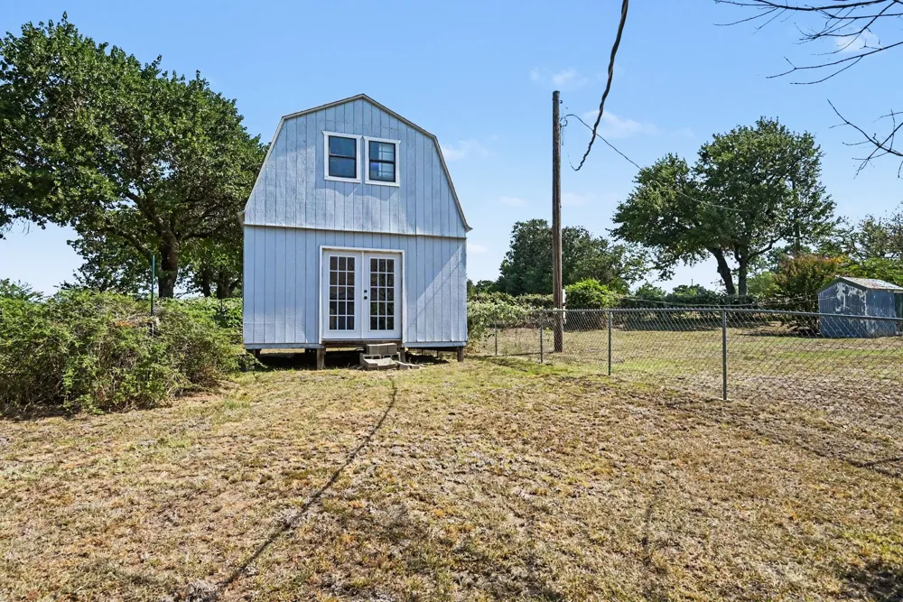 1060 County Road 4360 Decatur, TX 76234