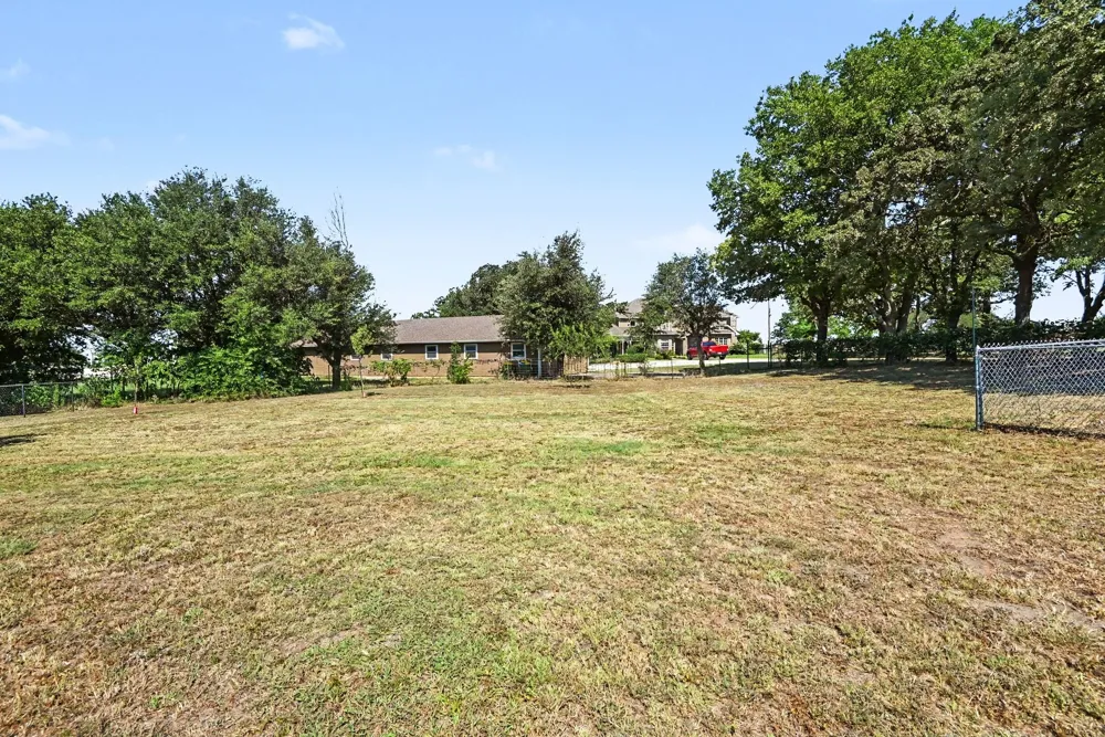 1060 County Road 4360 Decatur, TX 76234