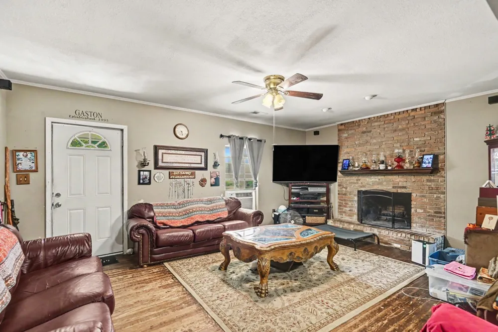 1060 County Road 4360 Decatur, TX 76234