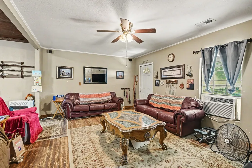 1060 County Road 4360 Decatur, TX 76234