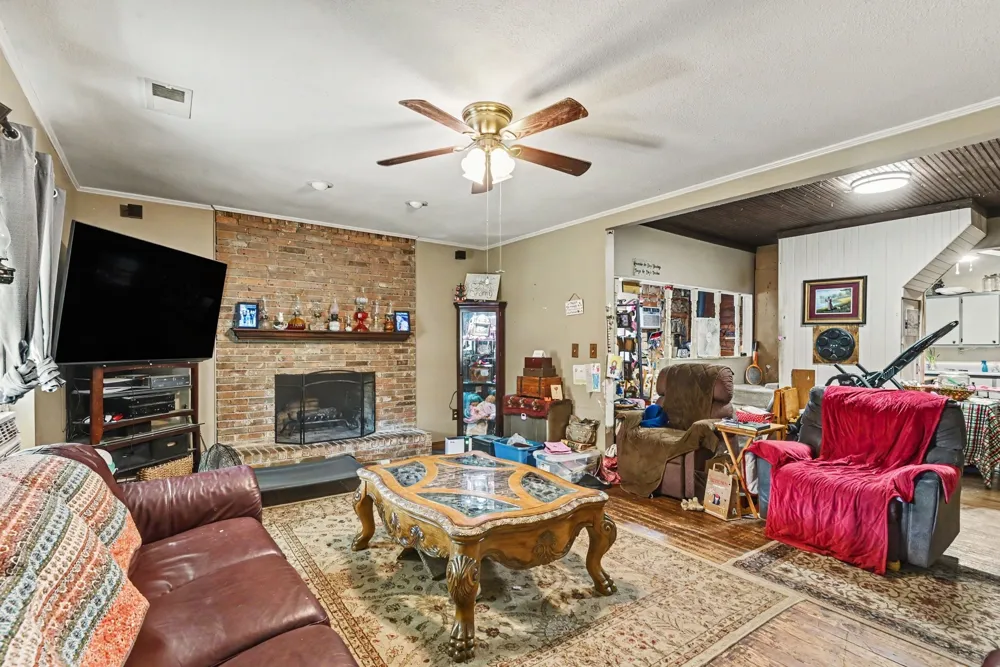 1060 County Road 4360 Decatur, TX 76234