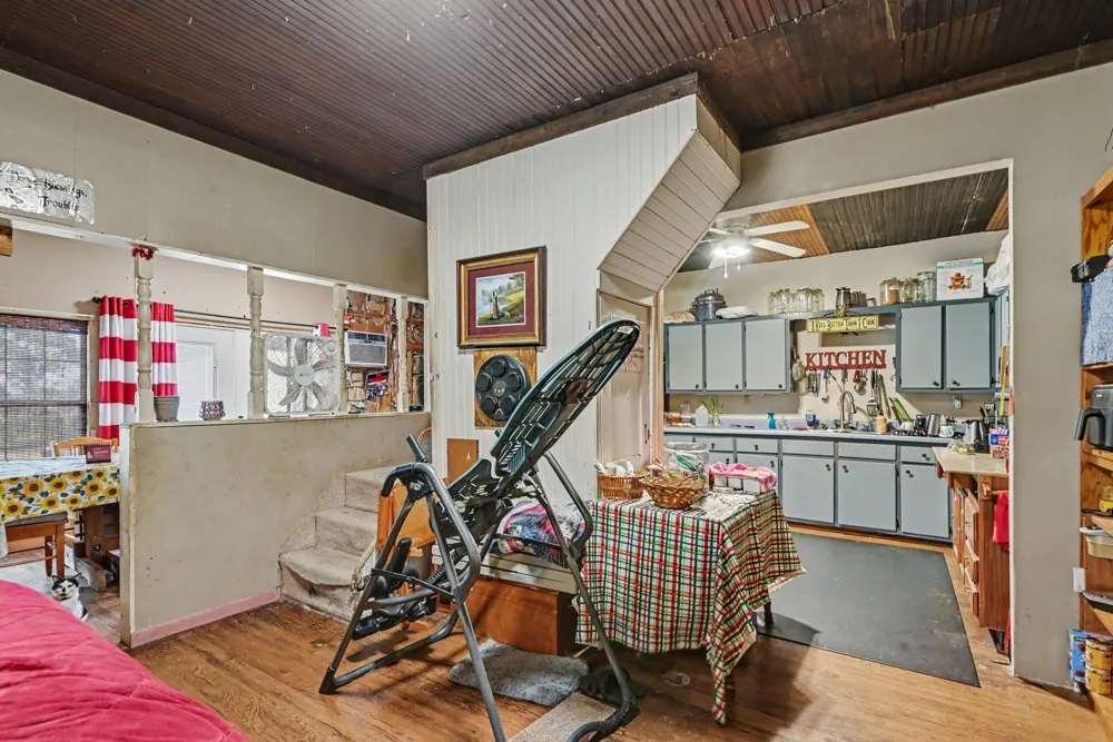 1060 County Road 4360 Decatur, TX 76234