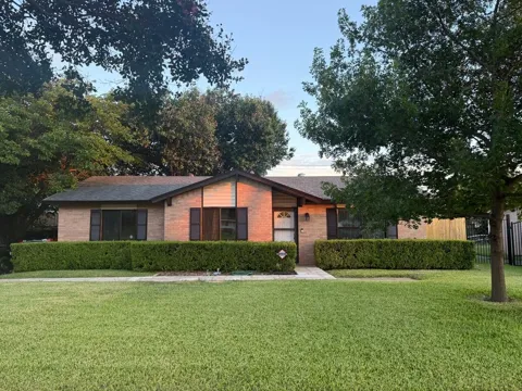 3526 W Rochelle Road