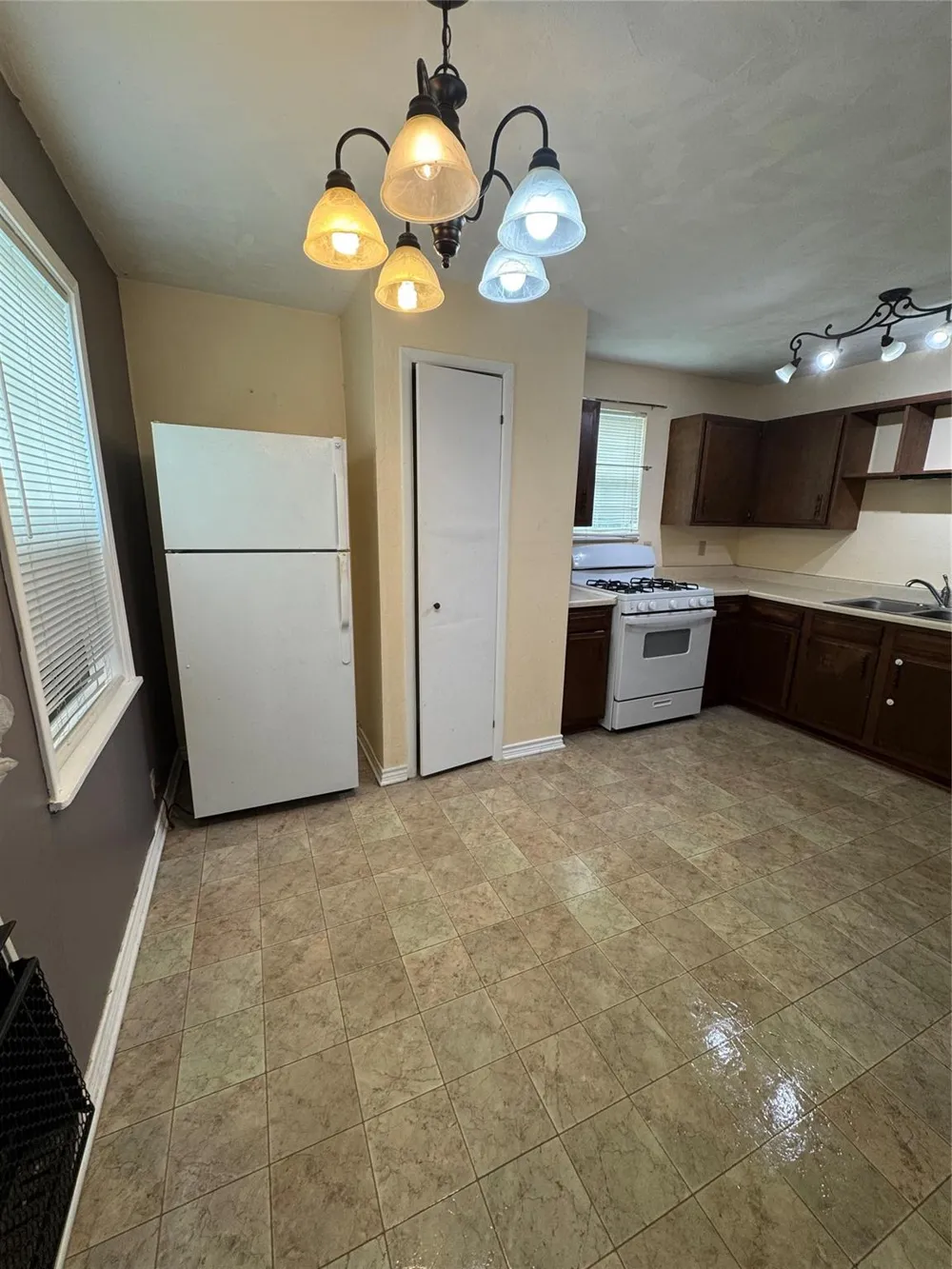 411 Humphrey Avenue Palacios, TX 77465