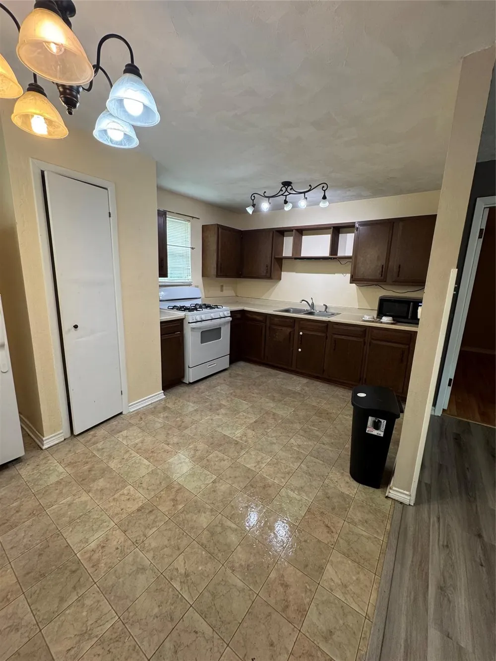 411 Humphrey Avenue Palacios, TX 77465