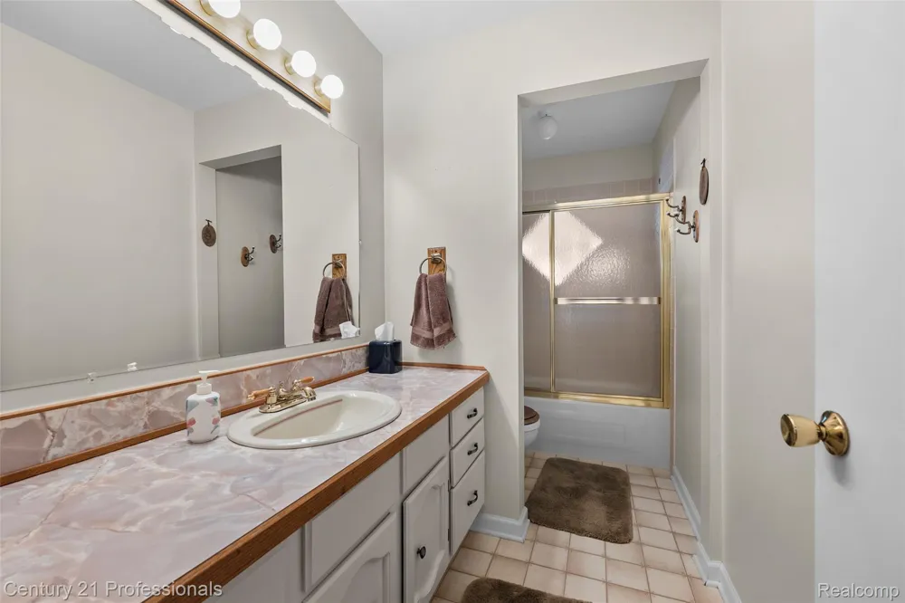 5135 Virgie Lane West Bloomfield Charter Township, MI 48324