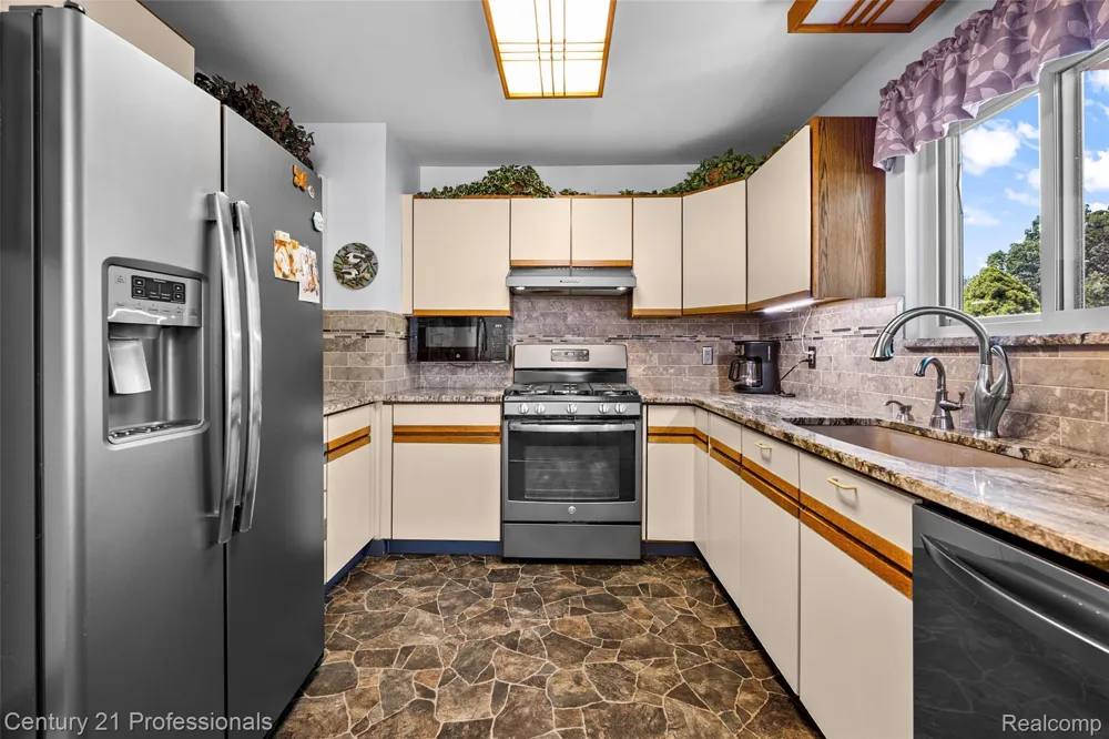 5135 Virgie Lane West Bloomfield Charter Township, MI 48324