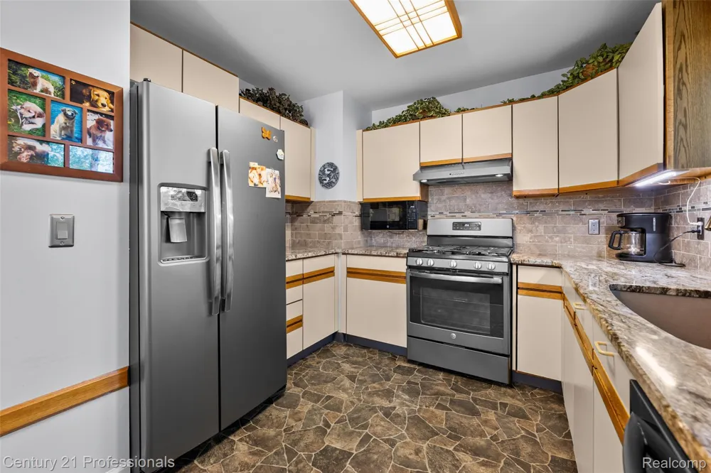 5135 Virgie Lane West Bloomfield Charter Township, MI 48324