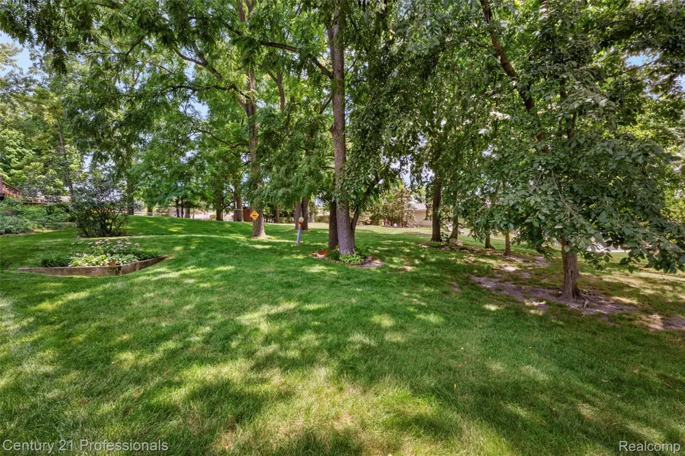 5135 Virgie Lane West Bloomfield Charter Township, MI 48324
