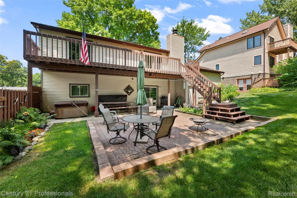 5135 Virgie Lane West Bloomfield Charter Township, MI 48324