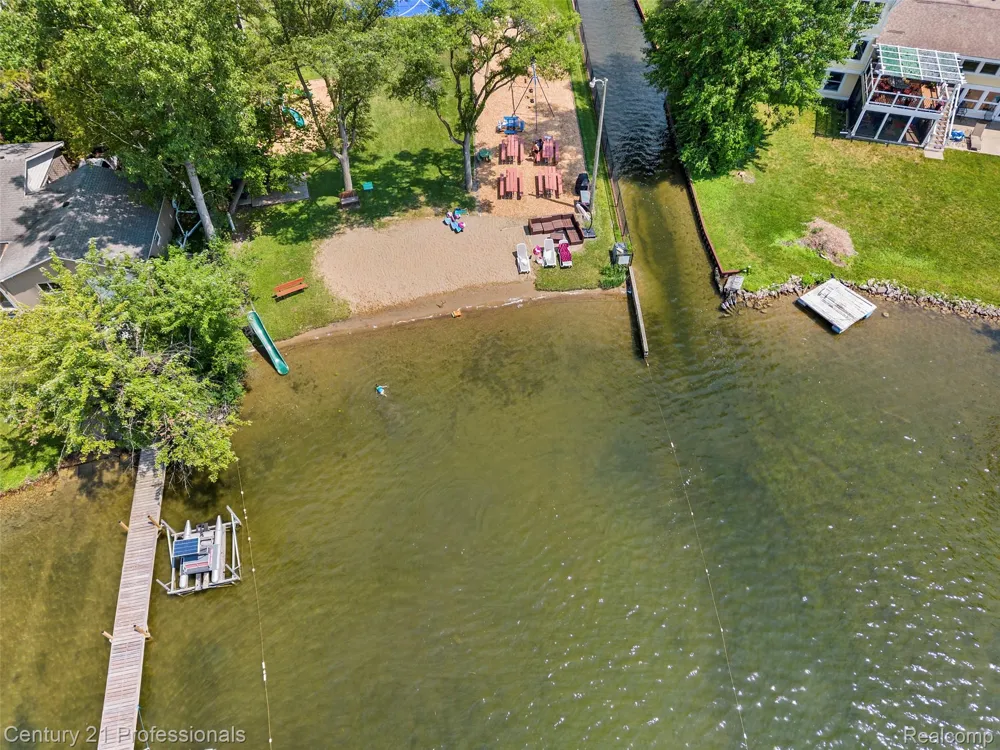 5135 Virgie Lane West Bloomfield Charter Township, MI 48324