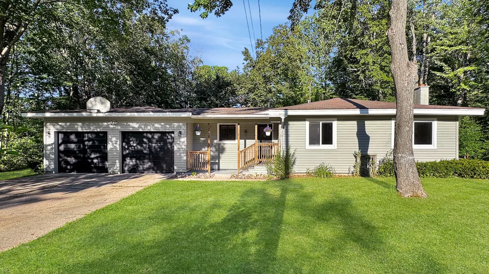 226 Seneca Place Cadillac City, MI 49601