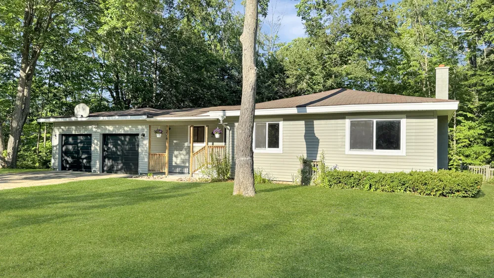 226 Seneca Place Cadillac City, MI 49601