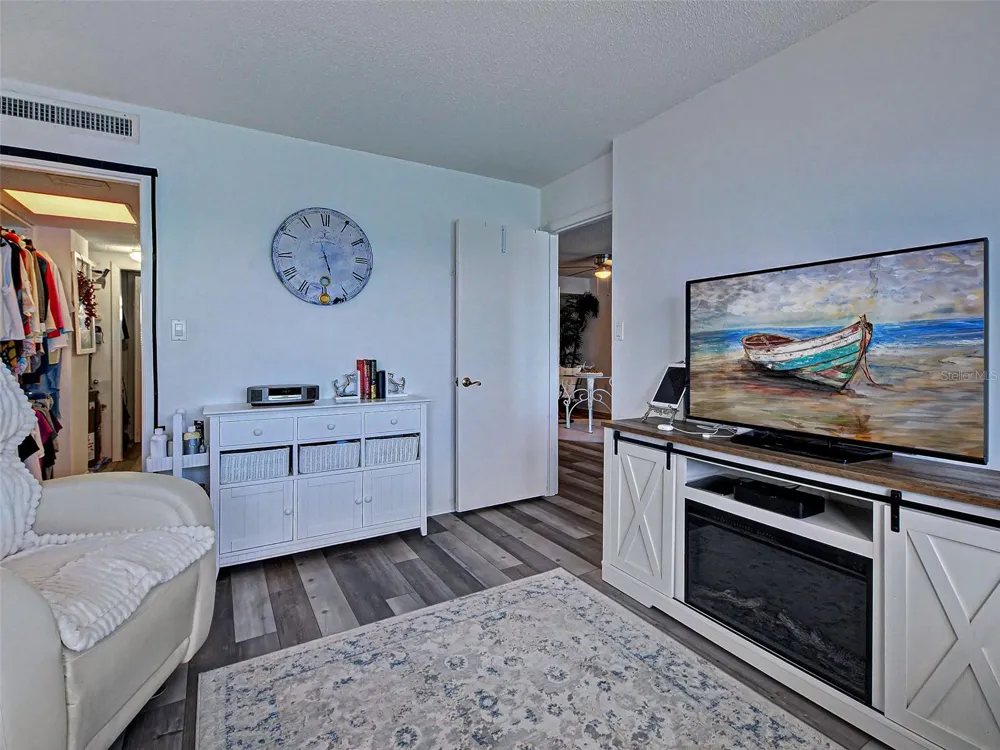 633 ALHAMBRA ROAD #1006 Venice, FL 34285
