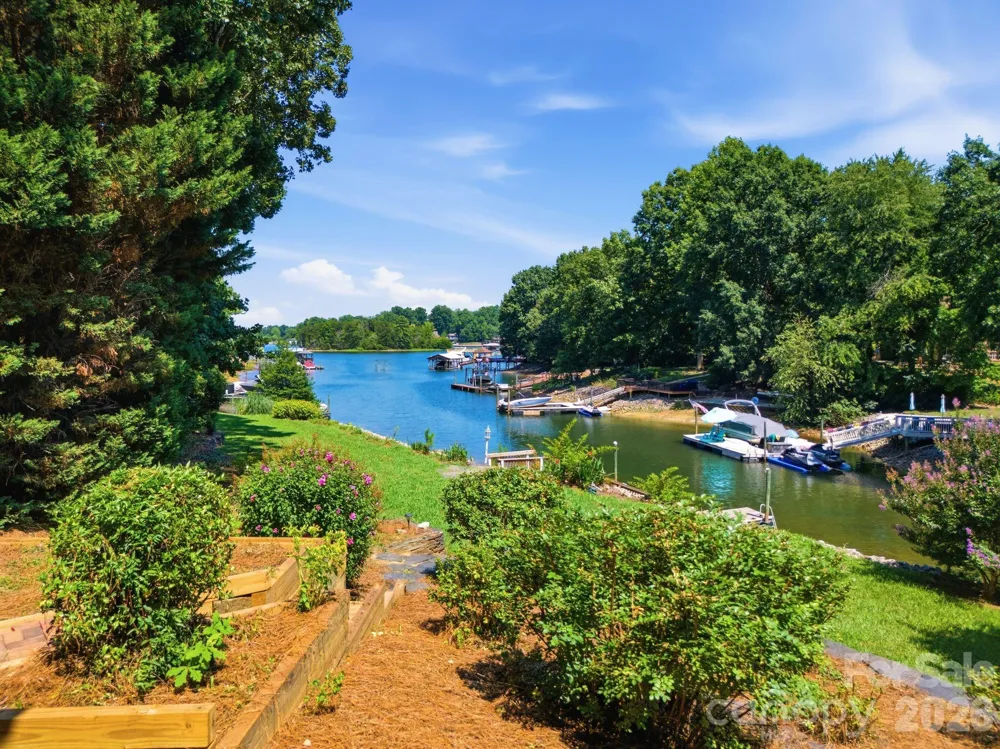 2494 Cherry Lane Denver, NC 28037